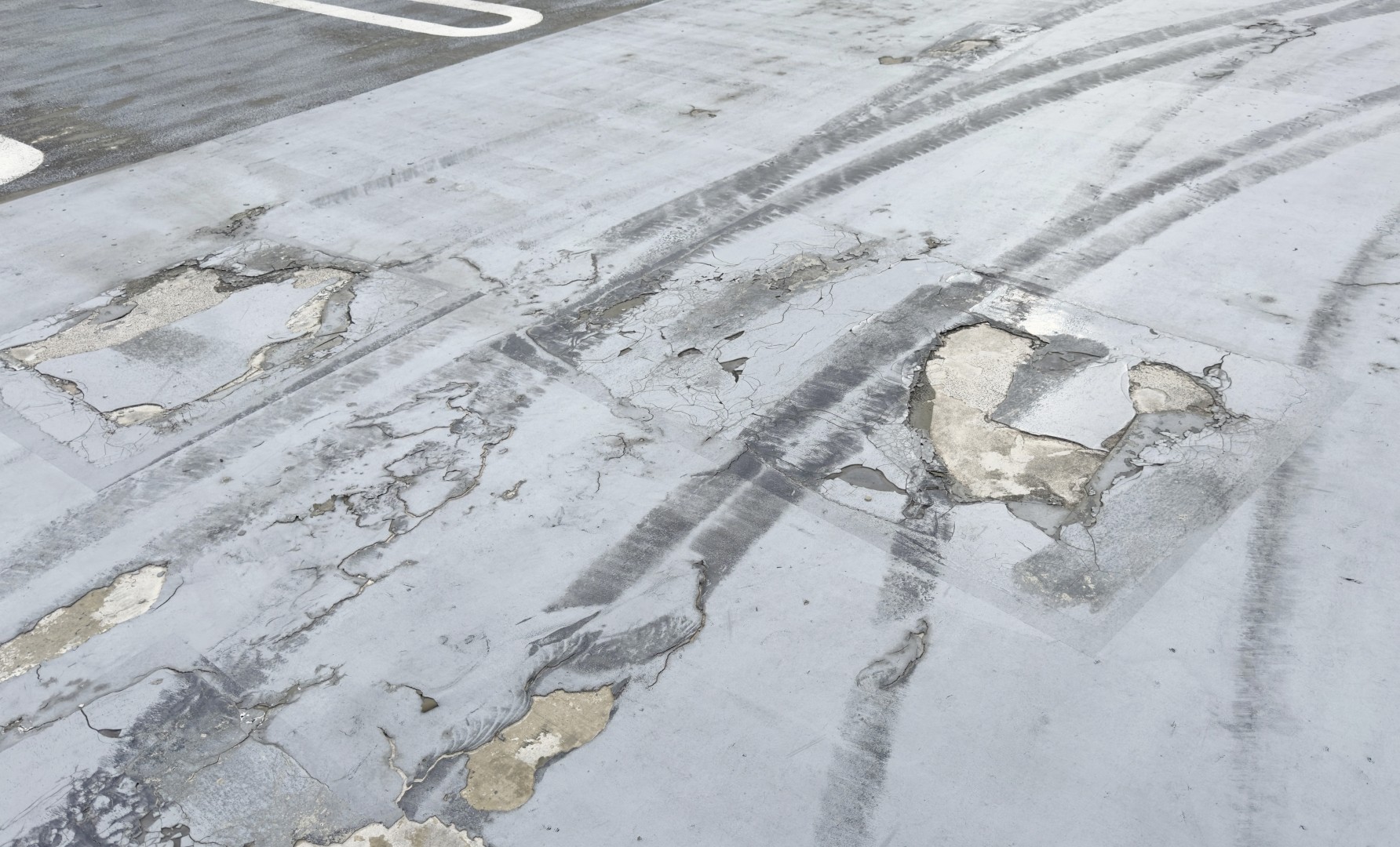 防水シートの浮き